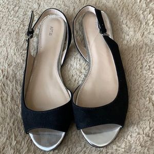 Black sling sandal. 8 1/2 Med.